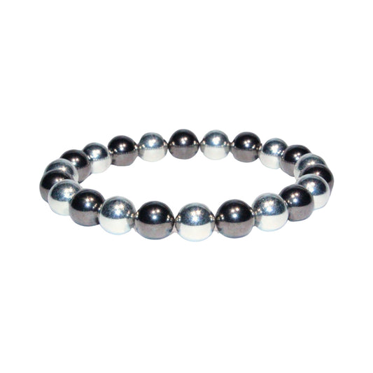 Photo sur fond blanc du bracelet en pierre d'aimant naturelle composé de perles nacre et argent.
