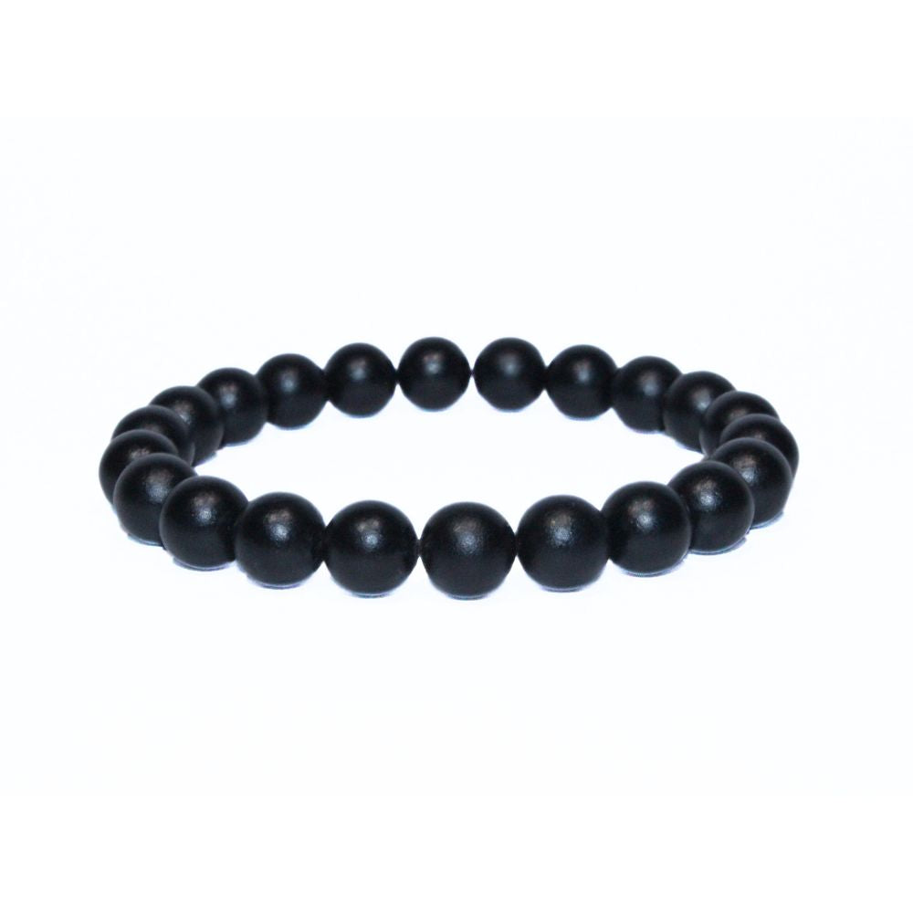 Photo sur fond blanc du bracelet en pierre d'aimant naturelle composé de perles noires.