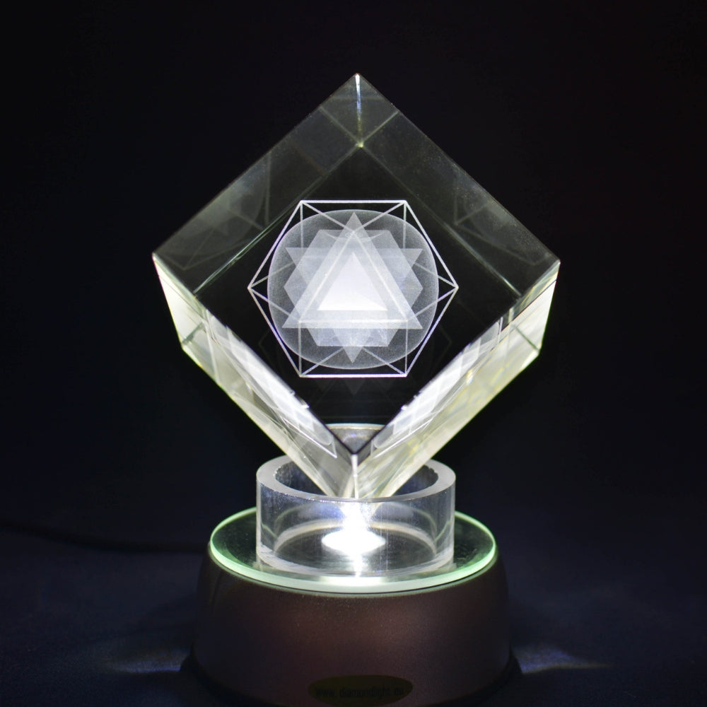 Moyenne Meta Genesis avec socle lumineux rotatif